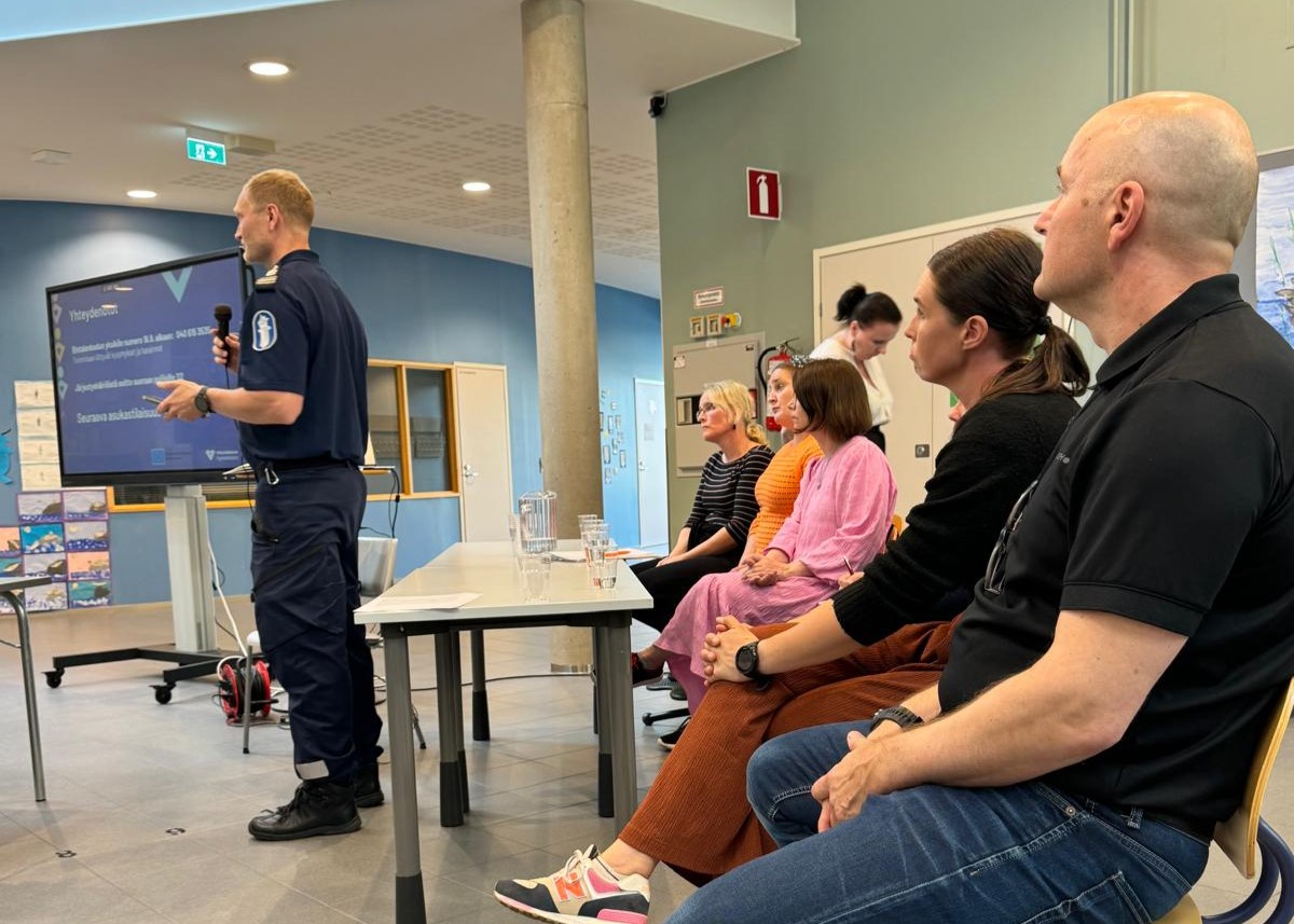 HIessillan tiedotustilaisuus elokuulta. Kuvassa puhujia.