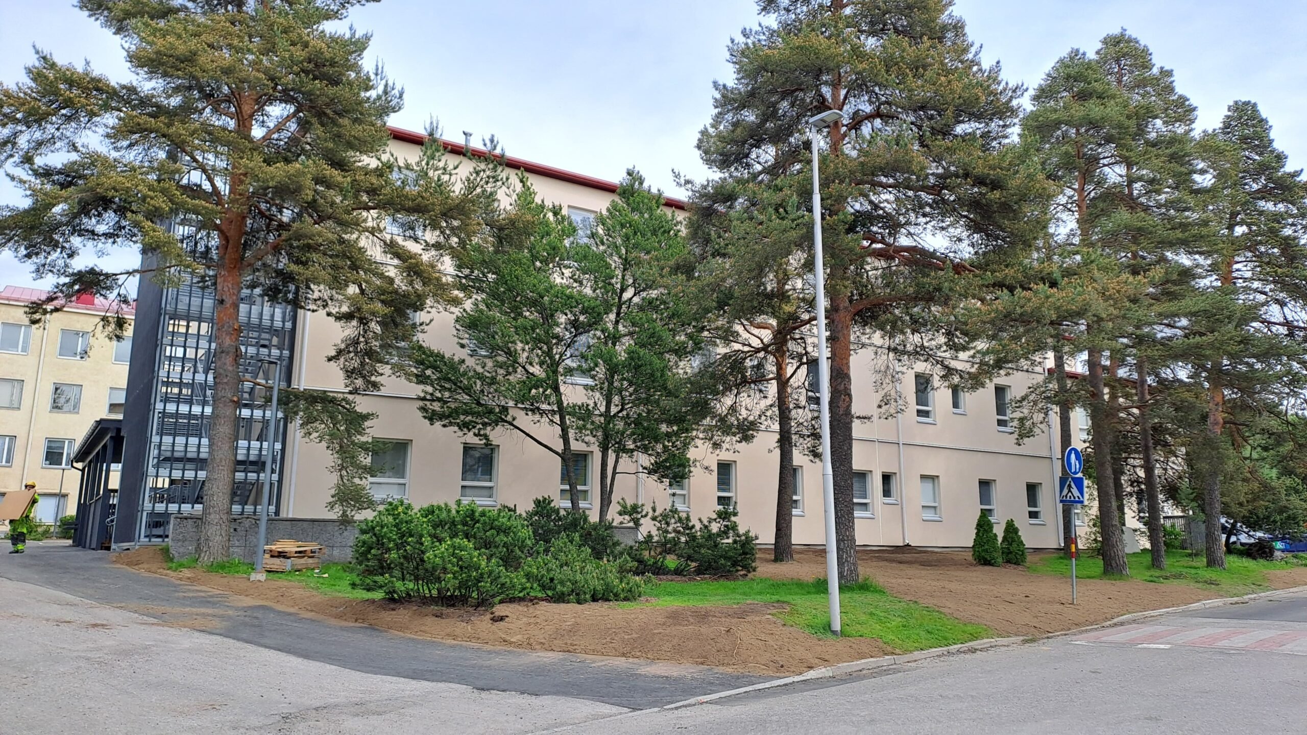 kuva tilaelementistä ulkoa päin kadulta