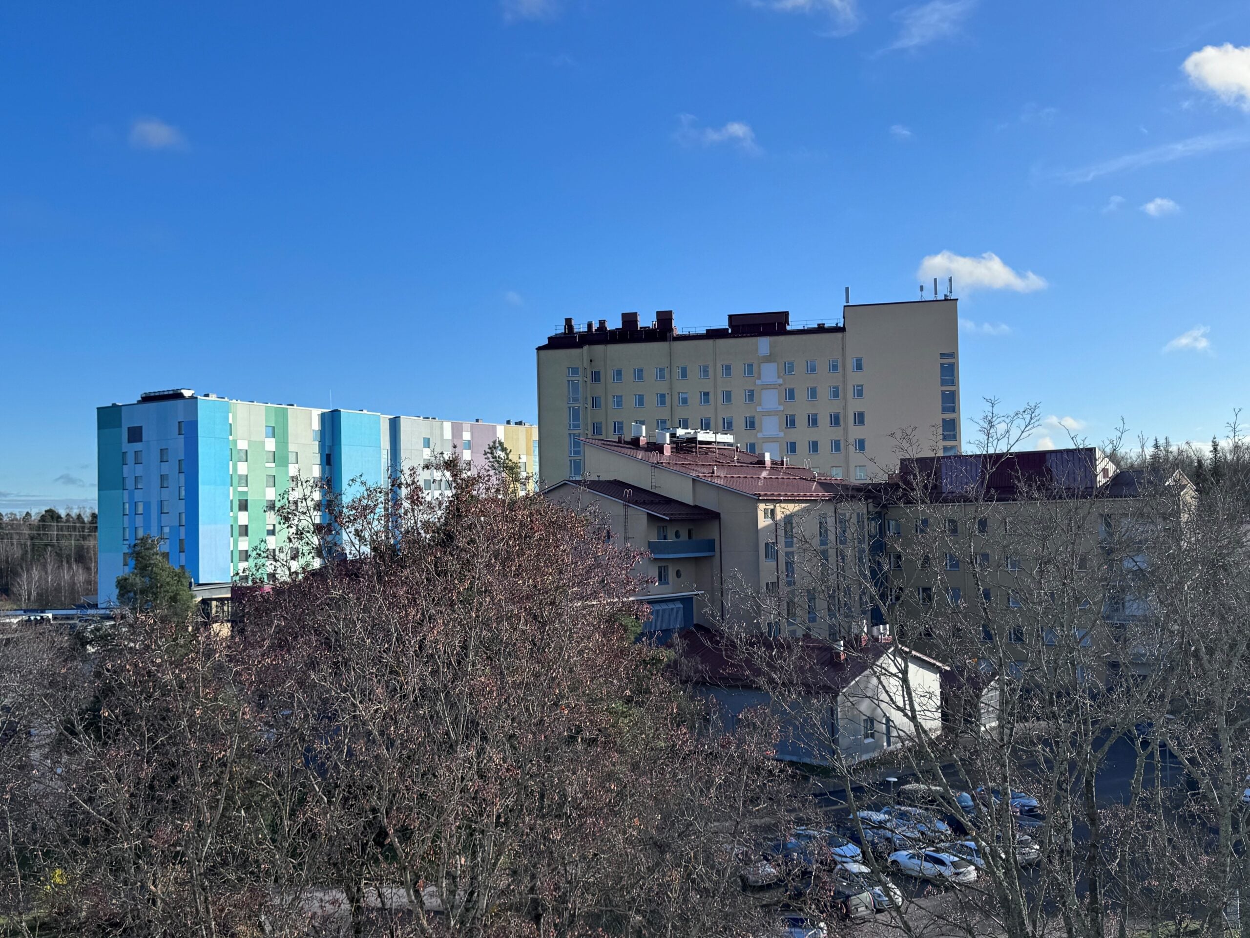 Keskussairaala syksyisenä kuulaanan päivänä.