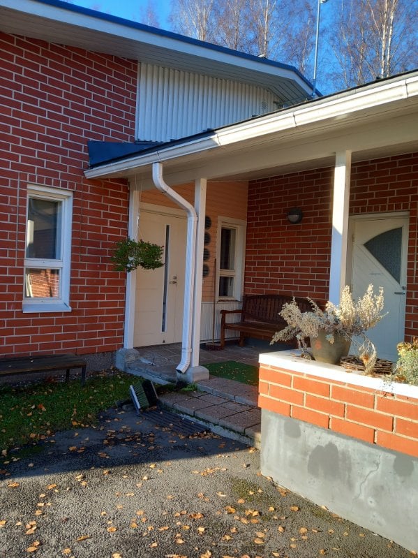 Yhteisöllisen asumisen yksikkö Patruunan ulko-ovi.