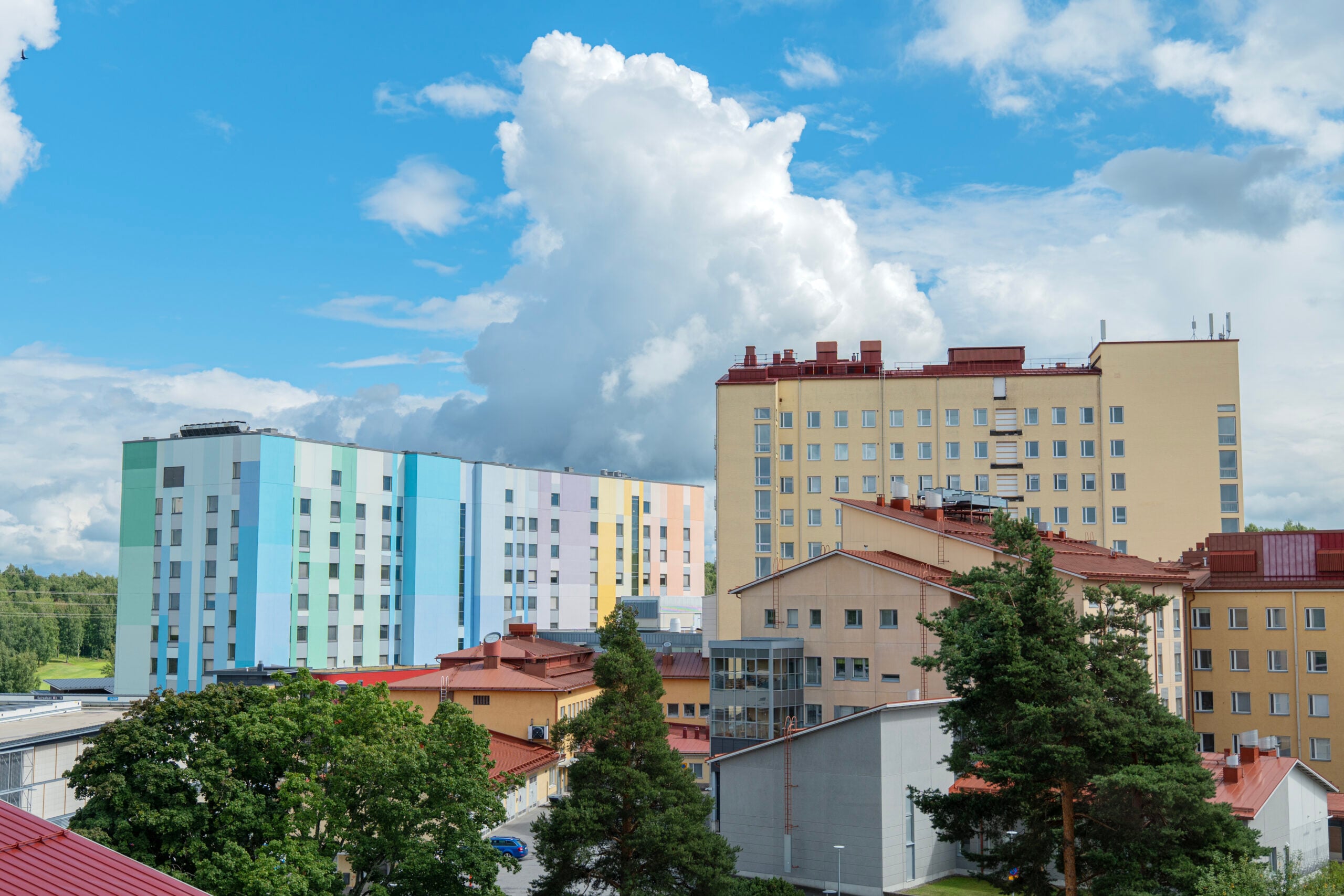 Etelä-Karjalan keskussairaala kuvattuna kesällä.