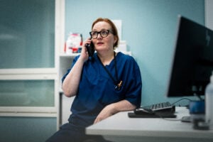 Sairasta kotona – sairauslomatodistuksen voi saada myös puhelimitse