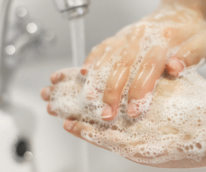 Muista pestä kädet saippualla – hyvä käsihygienia auttaa suojautumaan epidemioilta