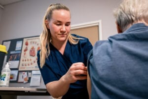 Puutiaisaivotulehduksen riskialueen asukkaiden rokotuspäivät 8.4. ja 16.4. Sammonlahden hyvinvointiasemalla – varaa aika