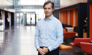 Suomen johtava asiantuntija Paulus Torkki valittiin LUTin ja Ekhvan yhteisprofessuuriin